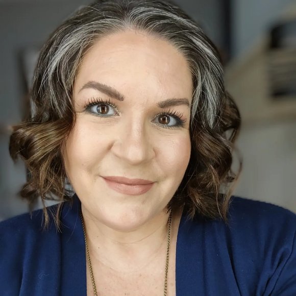 Meet your Posher, Leah - Picture 2 of 2